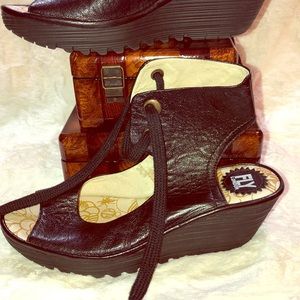 Fly London Like New Sandals!